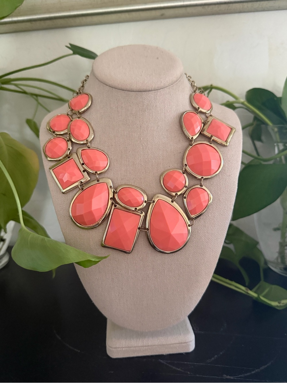 Vintage Chunky Coral Faucet Cut Lucite Bib Statement Necklace